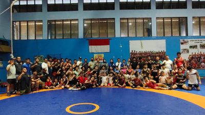 Hasnuryadi Sulaiman Pantau Latihan Atlet Gulat Kalsel di GOR Hasanuddin