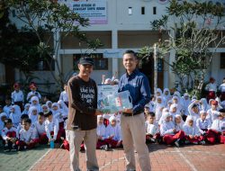 PLN UP2B Kalselteng Tanamkan Semangat Literasi Lewat “Berbagi Buku, Berbagi Ilmu” di SDN 005 Sungai Besar