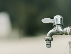 Kebocoran Pipa Distribusi di Syarkawi, Suplai Air PTAM Intan Banjar Terganggu