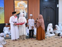 Wagub Kalsel Terharu Terima Hadiah Kapal Kayu dari Anak Yatim
