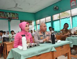 Kapolda Kalsel Santap MBG Bersama Siswa, Imbau Warga Sekolah Melapor Jika Ada Makanan Yang Tidak Normal 