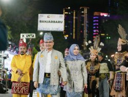 Pj. Wali Kota Banjarbaru Meriahkan Karnaval Budaya MUNAS VII APEKSI 2025