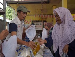 Antusiasme Warga Warnai Pasar Murah ke-75 di Desa Bihara Hilir
