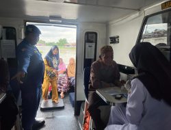 Poliklinik Terapung Polairud Layani Warga Basirih, Puluhan Masyarakat Dapat Pengobatan Gratis