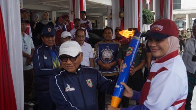 Kirab Obor PORPROV XII Kalsel Tiba di Banjarmasin