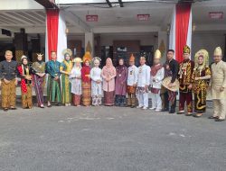 Peringatan Hari Sumpah Pemuda di Banjarmasin Penuh Warna, Pemuda Tampil Anggun Kenakan Busana Adat Nusantara