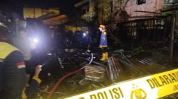 Kebakaran di Belakang KFC Ahmad Yani KM 4, Tiga Rumah Warga Hangus Terbakar