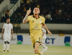 Makna Foto Pendiri di Jersey Barito Putera