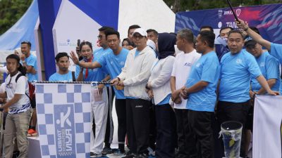 Spektakuler, Bupati Andi Rudi Latif Lepas Tanah Bumbu Run 2025, Diikuti Ribuan Peserta