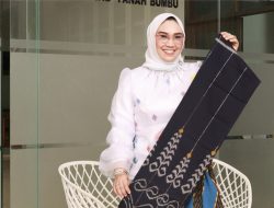 Ketua Dekranasda Andi Irmayani Rudi Latif Dorong Pengrajin Tenun Tanah Bumbu Terus Berinovasi