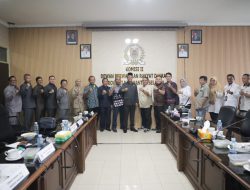 Komisi II DPRD Kalsel Fasilitasi Audensi Petani dan PTPN, Bahas Permasalahan Kemitraan Sawit