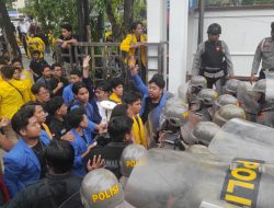 Ratusan Mahasiswa Geruduk DPRD Kalsel, Desak Percepatan Pembahasan RUU KUHP yang Dinilai Bermasalah