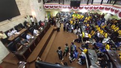 Ruang Paripurna Diambil Alih Mahasiswa, DPRD Kalsel Sepakat Teken MoU