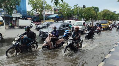 Sistem Drainase yang Buruk Membuat Genangan Air Bertahan Lebih Lama