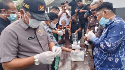 Bupati Samsul Rizal Ikut Musnahkan Barang Rampasan Hukum di Halaman Kejari HST