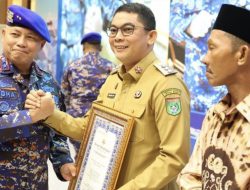 Bupati Tanah Bumbu Andi Rudi Latif Terima Penghargaan di HUT ke-75 Polairud