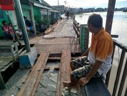 Rusak Sejak Banjir 2021, Jalan Titian Kampung Hijau Baru Saja Diperhatikan