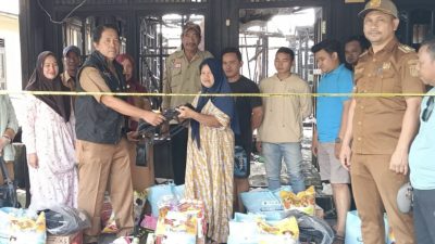 Pemkab Tanah Bumbu Salurkan Bantuan untuk Korban Kebakaran di Jalan Pesantren