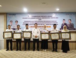Kalsel Anugerahkan Dukcapil Award 2025 Untuk Daerah Berkinerja Unggul Dalam Pelayanan Adminduk