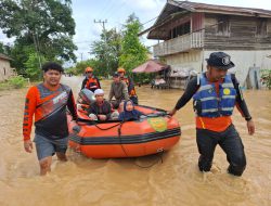 Dikepung Banjir, Hampir 3.000 Warga Desa Pariangan Terpaksa Mengungsi