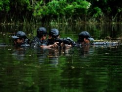 Film Timur Gelar Special Screening di 17 Kota, Penonton Puji Debut Penyutradaraan Iko Uwais