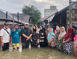 Kehadiran Sandi Fitrian Noor di Tengah Banjir Sungai Tabuk Kuatkan Warga
