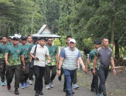 Bupati Andi Rudi Latif Ikuti Jalan Sehat Bersama Yonif TP 828/BWM