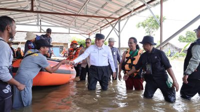 Gubernur Muhidin Datang ke Lok Buntar Serahkan Bantuan