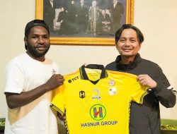 Ricky Ricardo Cawor Resmi Berseragam Barito Putera