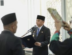 Bupati Tanah Bumbu Andi Rudi Latif Lantik Pejabat Administrasi dan Pengawas, Tegaskan Komitmen Profesionalisme dan Anti Jual Beli Jabatan