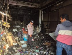 Kebakaran Ruko di Kolonel Sugiono, Hanguskan Tiga Sepeda Motor dan Kerugian Diduga Mencapai Rp 70 Juta