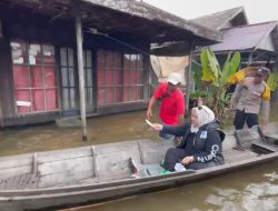 APBMI Kalsel Turun ke Lokasi Banjir, Salurkan Bantuan Tunai untuk Warga Sungai Pinang Baru