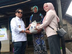 Warga Desa Pembantanan Merasa Senang, Wagub Kalsel Datang Serahkan Bantuan