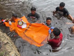 Mayat Pria Bertato dan Berambut Gondrong Mengapung di Sungai Jafri Zam-zam, Sempat Dikira Lumut