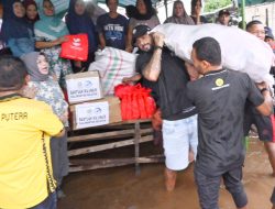 Warga Terdampak Banjir di Desa Gudang Tengah Senang Dikunjungi Wagub Kalsel dan Pemain Barito Putera