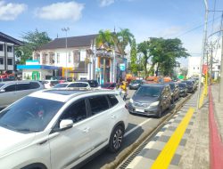 Balai Kota Banjarmasin Belum Memiliki Lahan yang Memadai: Parkir Mobil Pegawai Hingga Badan Jalan