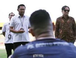 Berikan Dukungan, Bank Kalsel Hadir di Latihan Barito Putera