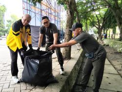TNI–Polri Turun Tangan Bersihkan Taman Kamboja, Danrem 101/Antasari dan Kapolda Kalsel Agendakan Kerja Bakti Rutin