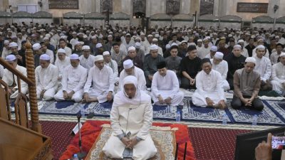 Tarawih Perdana di Sabilal Muhtadin Dipadati Lebih 7.000 Jemaah: Wagub Sampaikan Salam Gubernur