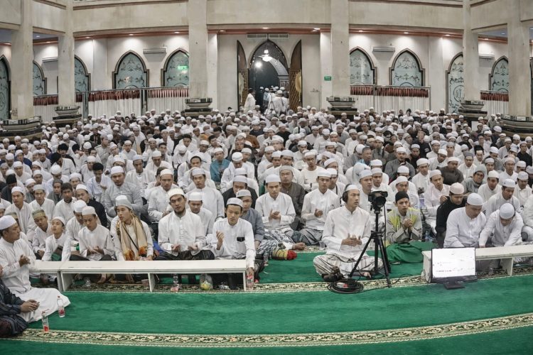 Haul Guru Zuhdi di Masjid Ar Raudah Dipadati Jemaah dari Berbagai Daerah
