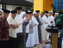 Masyarakat Tumpah Ruah dalam Kehangatan Lebaran di Balai Kota
