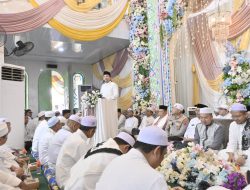 Wagub Kalsel Hadiri Haul ke-220 Datu Syekh Muhammad Arsyad Al Banjari di Martapura: Dukung Pembagian Kitab