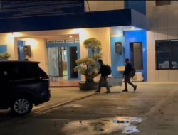 Delapan Jam Tim Kejaksaan Periksa Kantor KSOP Banjarmasin, Bawa Keluar Dua Box Putih