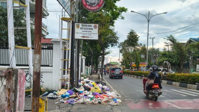 Tumpukan Sampah di Jalan S Parman Menggunung, DLH Banjarmasin Seakan Abai