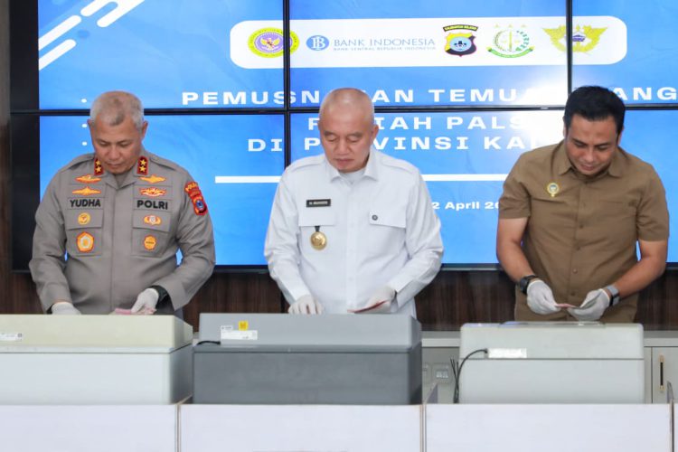 Gubernur H. Muhidin Pimpin Langsung Pemusnahan Uang Palsu, Tegaskan Komitmen Kalsel Perangi Kejahatan Finansial
