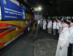 Gubernur Kalsel Lepas Kloter Pertama, Minta Jaga Kesehatan dan Kekompakan Jemaah Calon Haji