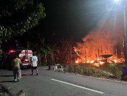 Si Jago Merah Lalap Rumah Warga di Pangelak