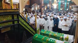 Ulama Kharismatik KH Husin Naparin Wafat, Ribuan Jemaah Iringi Pemakaman
