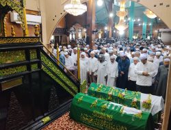 Ulama Kharismatik KH Husin Naparin Wafat, Ribuan Jemaah Iringi Pemakaman