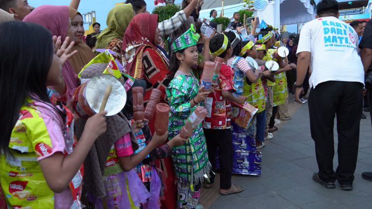 Sampah Jadi Alat Musik, Festival di Teluk Kelayan Hidupkan Ruang Publik dan Kesadaran Lingkungan